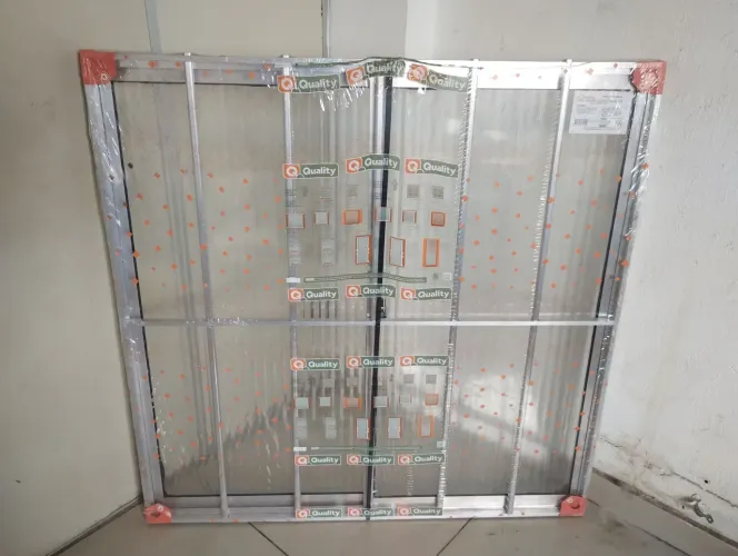Janela 1x1 c/grade Nova