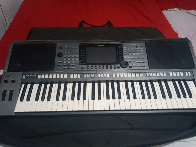 Teclado psr770 tudo funcionando perfeitamente a venda.