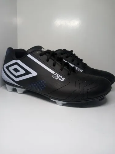 Chuteira de campo Umbro Pro 5 Club ? praticamente nova