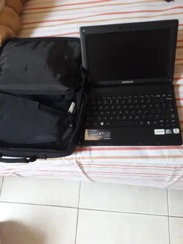 Nootbok Samsung n 150 Plus c/ bolsa  excelente estado 