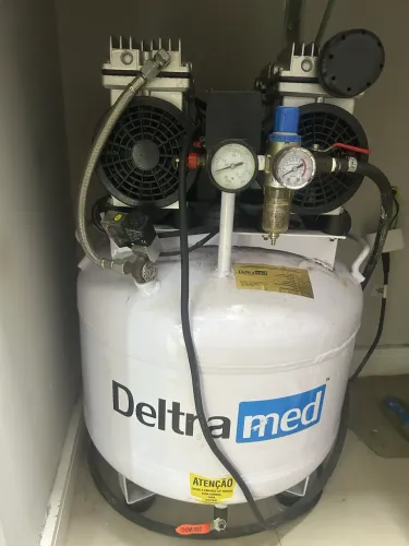 Compressor odontológico Deltramed D2