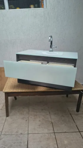 Gabinete banheiro tampo vidro branco + torneira usado