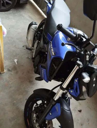 fz15 2024 azul super conservada apenas 3.000km rodados moto de garagem nada a fazer 