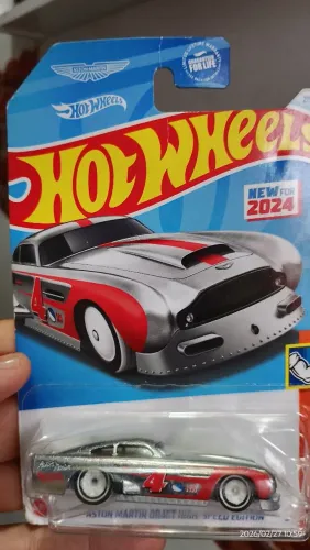 Miniatura HOTWHEELS Aston Martin zamac 