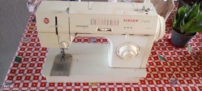 Máquina de costura Singer pedal
