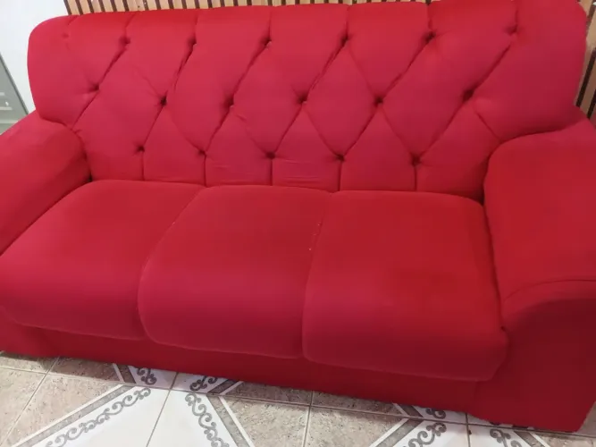 Um sofa di 3 lugares