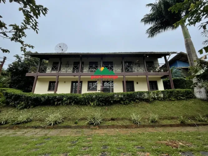 Apartamento com 53,15m² em condomínio a 8km do Centro de Guaramiranga/CE.