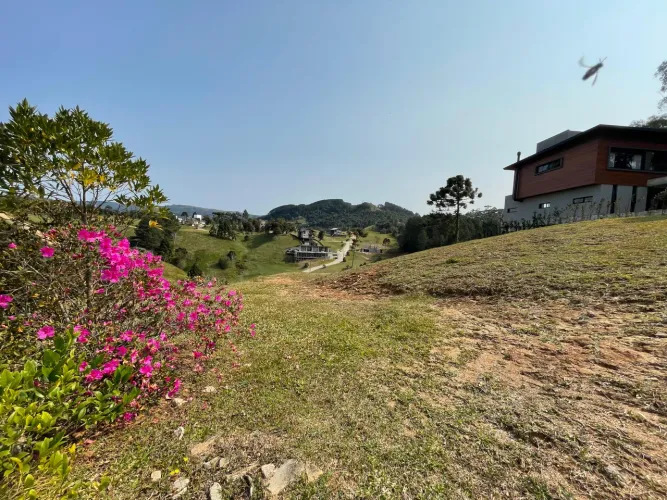 Terreno exclusivo à venda no Condomínio Costa da Serra. Rancho Queimado/SC