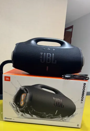 JBL BOOMBOX 4 - (3 meses de uso e 9 meses de garantia)