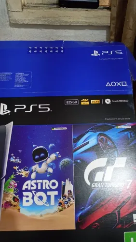Vendendo ps5 novo comprei tem 4 meses 