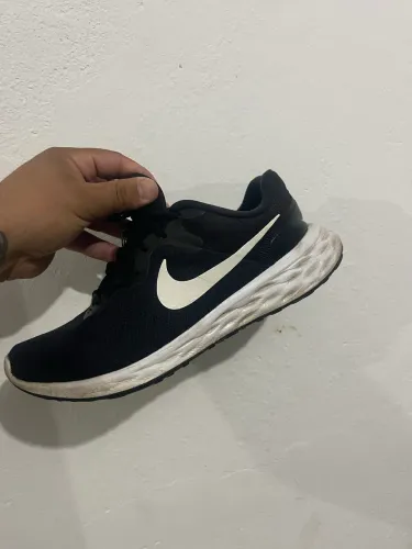 Tenis nike revolution