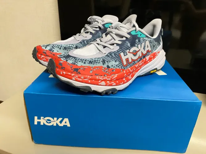 Hoka Speedgoat 6