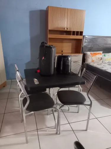 Mesa de 4cadeiras de segunda mão inox