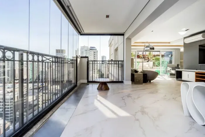 310 m², 4 suítes, 5 vagas  Cobertura duplex mobiliada e automatizada na Vila Nova Conceiçã