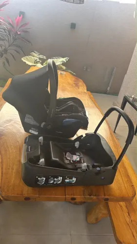 Bebê conforto Maxi Cosi, com base fixa de encaixe