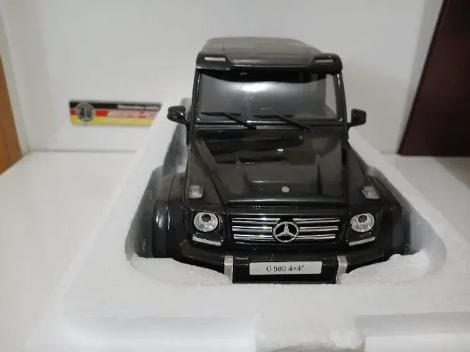 Miniatura Mercedes G500 preta 1:18 GT Spirit