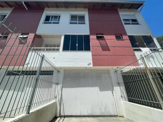SOBRADO TRIPLEX SEMI MOBILIADO COM ENTRADA INDIVIDUAL NO B. ANA RECH