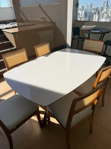 Mesa 6 lugares com cadeiras