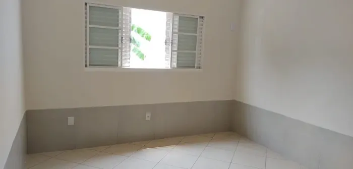 Alugo Casa 3/4 Sendo 2 Suites no Jd Califórnia