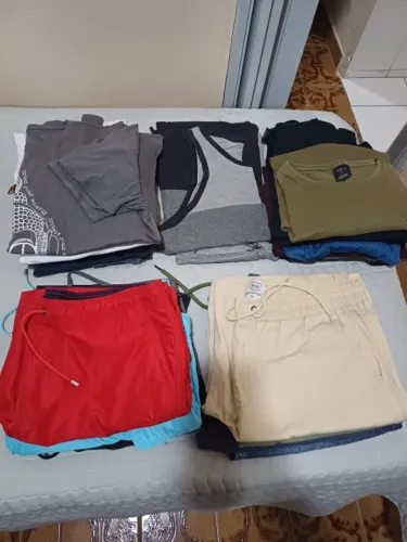 Lote de roupas masculinas