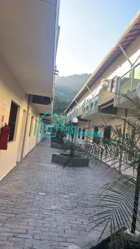 Sobrado em condomínio fechado a poucos metros do mar a venda em mongaguá