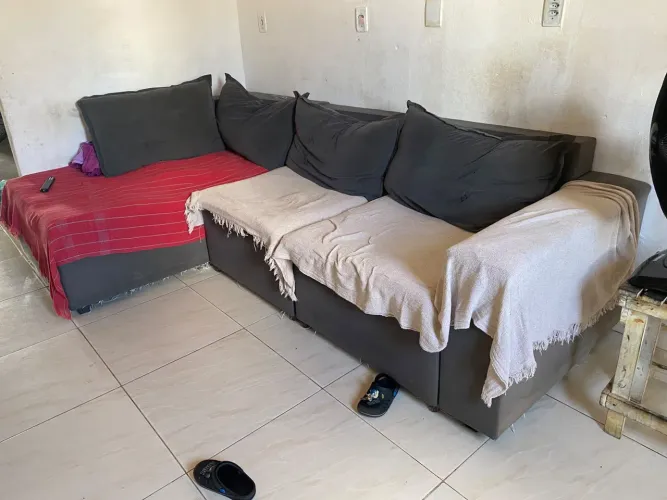 Vendo sofá para reforma Base boa