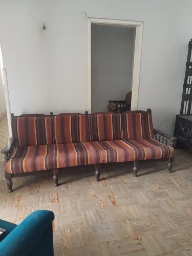 Sofá estilo colonial 4 lugares