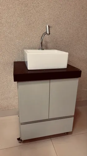 Armário para banheiro completo