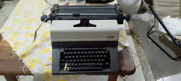 Máquina de escrever facit