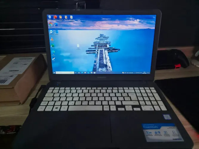 Notebook Samsung NP350X Core i3 7th 8gbDDR4 SSD 256