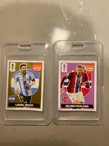 Figurinhas Raras do Messi (Dourada) e Haaland (Roxa) - Excelente Estado