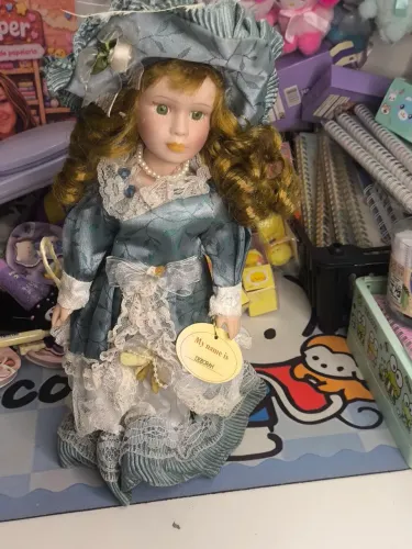 Vendo bonecas de porcelana da era vitoriana 400 reais cada
