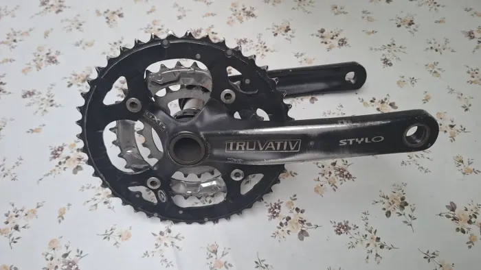 Pedivela Truvativ com movimento central novo padrão Sram. Leia descrição