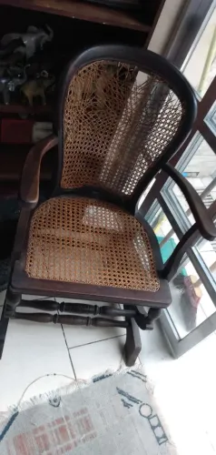 Cadeira de balanço antiga