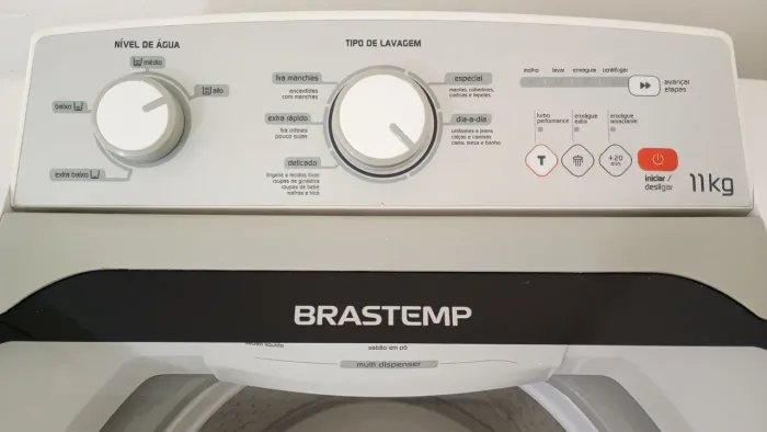 Máquina de lavar Brastemp 11KG, pouquíssimo uso, sem riscos, super bem cuidada.