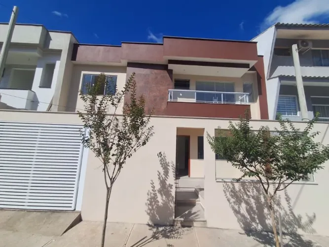 Linda casa de 3 dormitórios sendo 1 suite para LOCAÇÃO no Bairro de Fátima!