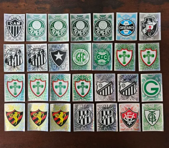 R$45 cada - Escudo Brilhante CB 1998 nunca coladas