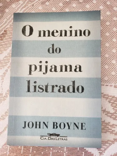 Livro O Menino do Pijama Listrado. Autor: John Boyne.