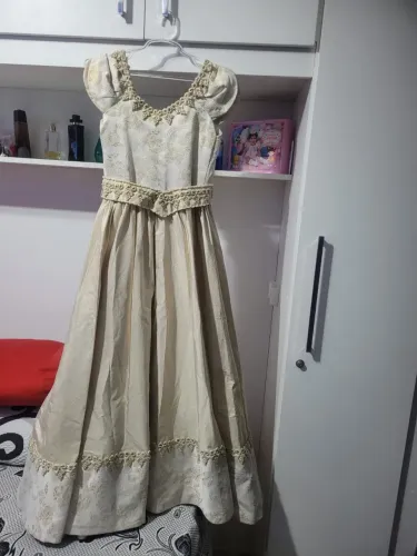 Vestido princesa dourado 