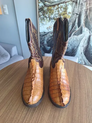Bota vountry texana western cowboy, couro legítimo jacaré (rabo), pouco uso, n°41/42