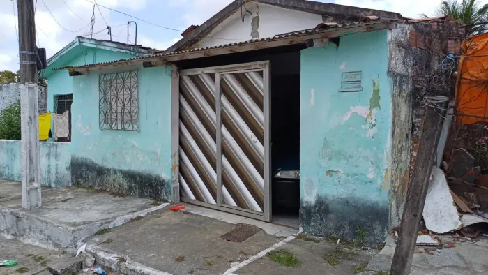 VENDE-SE CASA EM BAYEUX - SÃO BENTO!