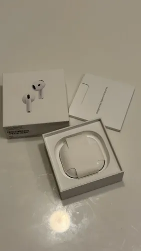 AirPods 4 com cancelamento de ruído - Seminovo impecável