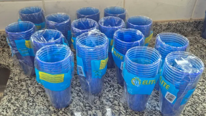 Copos azuis de acrílico 300ml
