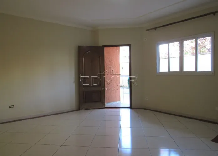 Sobrado de 110m² para aluguel no Bairro Vila TIbiriça com 2 quartos e 2 vagas em Santo And