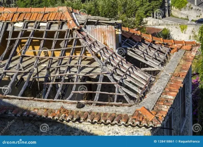 Serviço de desmonte de construções e telhados em geral