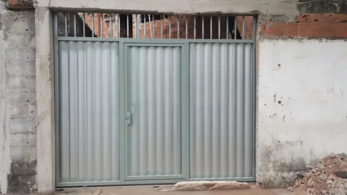 Portão de garagem galvanizado