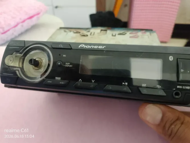 Desapego toca cd Pioneer