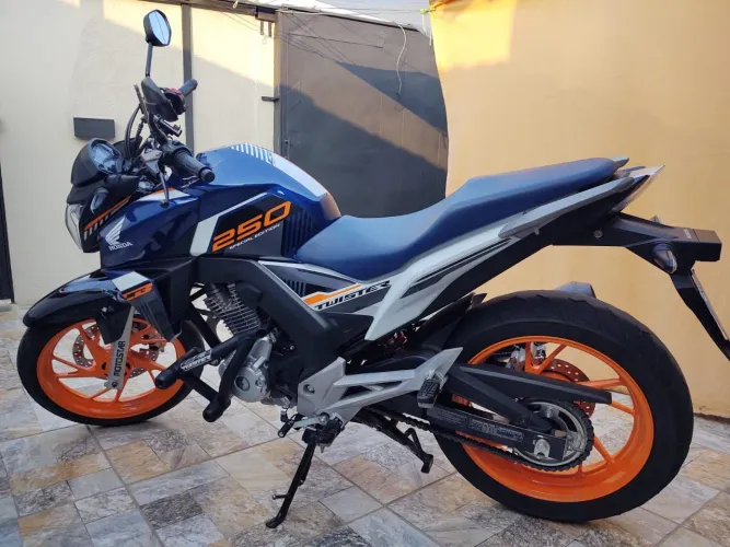 Cb Twister edição limitada 