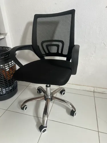 CADEIRAS COM DEFEITO