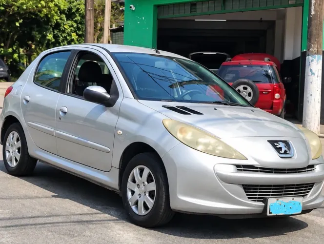 Peugeot 207 XR 1.4 Flex 8V 5P 2012